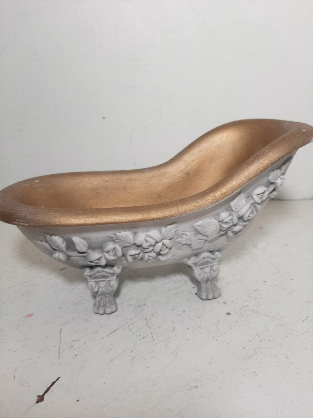 Relief Roses Antique style bathtub soapdish/trinket jar/Planter
